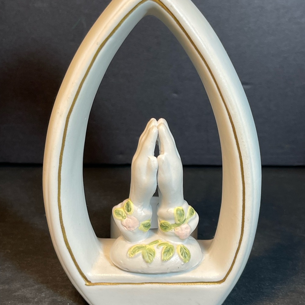 Vtg 1995 religious praying hands Tealight candel holder Ceramic T81